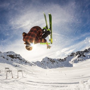 开云网页版-达拉斯新篇章，汤普森重披战甲，独行侠生涯开启荣耀征程