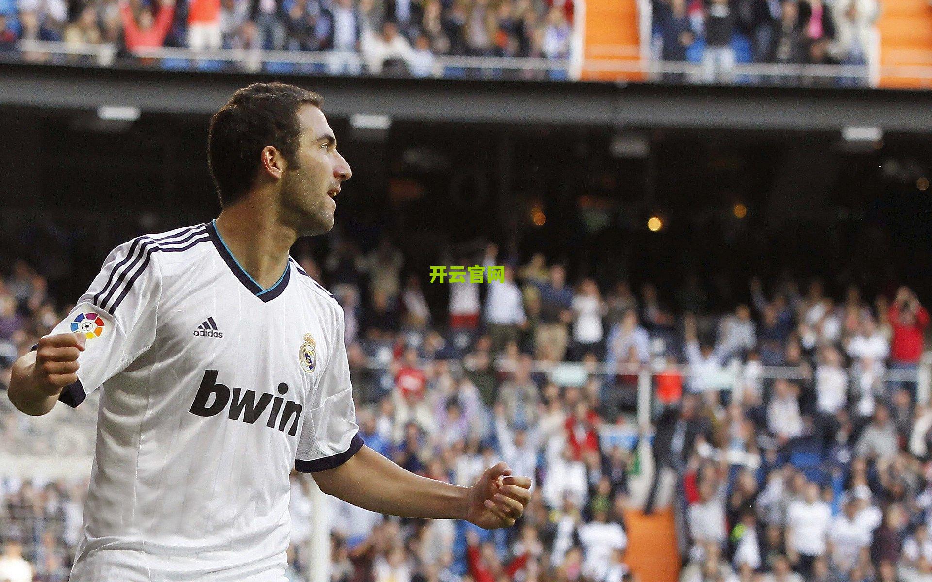 镜报曝曼联夏窗重磅计划,瞄准亿元先生安德森,清洗五将筹措创纪录资金